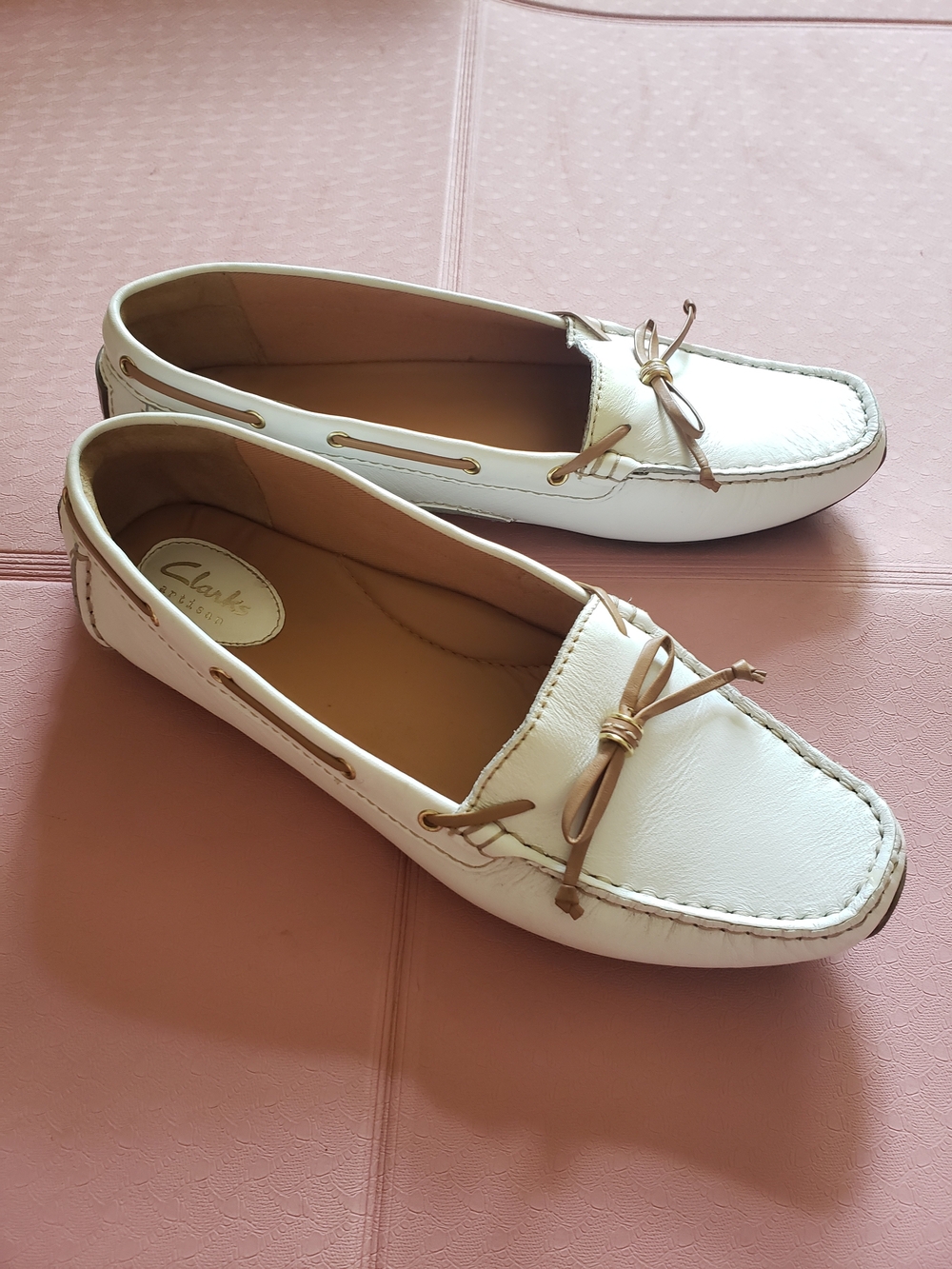 Clarks Artisan White Leather Moccasin Loafers Size 9 Slip On Driving Shoes 9